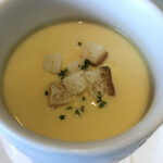 ポンヌフ - 冷製コーンポタージュ。冷たいスープで美味しいのってあんまり巡り合ったことないですが、ここのはアタリです。