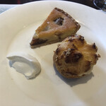 ポンヌフ - 無花果のタルトとシュークリーム。デザートは6種類の中から、1人2種類選べます。