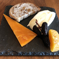 タワーズバー ベロビスト - チーズの盛り合わせ