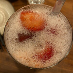 やさい串巻き なるとや - イチゴがゴロゴロ入っているのです