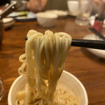 やさい串巻き なるとや - 硬めの茹で加減の醤油ラーメン