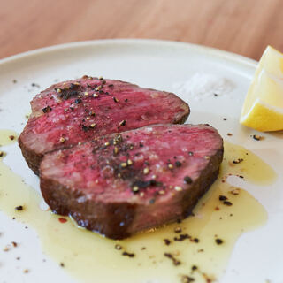 イタリア野菜、鴨肉、イノシシなどを素材にこだわった料理