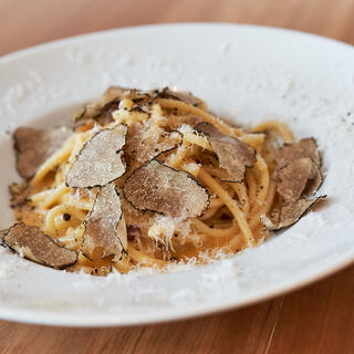 経験豊富なスタッフが揃う。素材の旨みを引き出す料理をご提供