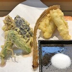 三代目 まる天 - 銀宝と秋野菜（ししとう + 茄子 + 舞茸）の天ぷら