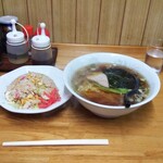 中華料理榮來 - チャーハンとラーメンセット(1100円)