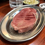 焼肉・ホルモン 名嘉真 - ＊名物‼︎アグー豚タン丸（¥980）