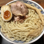 頑固麺 - 冷し魚介 マーラー油つけ麺（麺アップ）