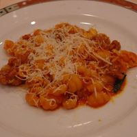 エリオ・ロカンダ・イタリアーナ - ピリ辛トマトソースのショートパスタ