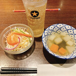 Taifu Do Dainingu Ba Maipenrai - ミニサラダと味ない( ´⚰︎` )スープ