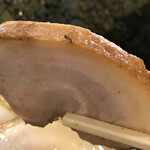 家系ラーメン一新家 - 結構、肉厚