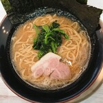 はし友ラーメン - 家系ラーメン並＋海苔増し