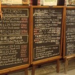 歩道沿いのメニューボード・・なんと３つも！