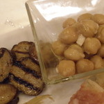 マッシモッタヴィオ - グリル茄子とひよこ豆のサラダ