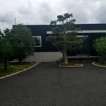 コンヴィヴィアリテ・イチノセ - 入口。どんより曇り空