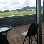 コンヴィヴィアリテ・イチノセ - 外はのどかな風景です