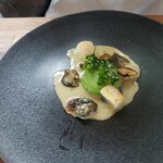 コンヴィヴィアリテ・イチノセ - パセリ エスカルゴ ホタテ……パセリのムースを崩して一緒に召し上がれ♪