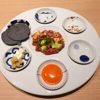 個室焼肉 銀座きたお - なんて楽しいユッケ〜♬