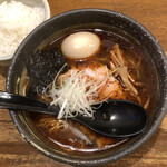 麺や いつき - 辛しょうゆラーメン(クーポン味玉)＆中ライス