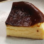 ル・リベラリスム・シーオー パティスリー・タツヤ・ササキ - 料理写真:バスクのチーズケーキ