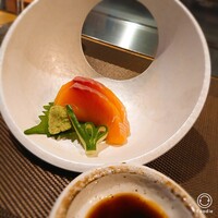 鉄板 詩音 - サーモンのお造り。
                    厚めで美味しい～(*´∀｀)