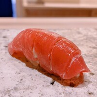 我逢人 - 宮城県塩釜産のマグロ中トロ　シャリの温度で鮪の旨味が際立ちます♪