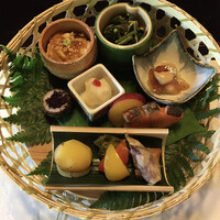 黒茶屋 - 前菜がとてもきれいで豪華です