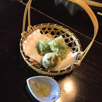 黒茶屋 - •揚物（じゃが芋大葉巻き、種入りの青梅）