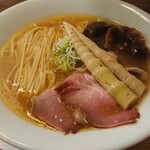 稲庭中華そば - 具材を見てください！ そば、うどん感が強し！