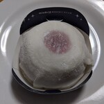 ミスタードーナツ - 大福ドーナツ いちご（220円＋税）