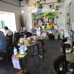 Kafe Kanon - 店内をパシャ
                      平日の１２時過ぎ