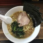 横浜家 - ラーメン（並）690円（麺カタ、味&油は普通）