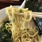 横浜家 - ラーメン　麺アップ