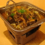 Umi Tsubame - 【熊野牛すじピリ辛鍋】特製の辛味噌と柔らかすじ煮込み