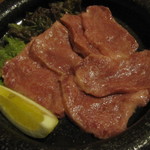 Yakiniku Hompo - 特上タン 1680円