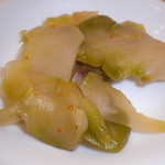 鳳琴樓 - ビールに付いたザーサイ