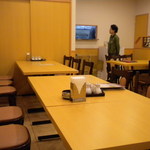 鳳琴樓 - 真新しい店内