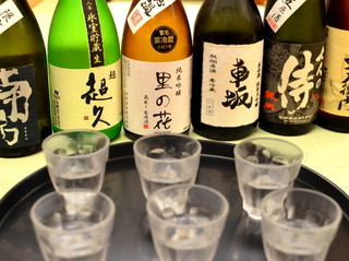 Umi Tsubame - ワンランク上の和歌山県の地酒の利き酒６種などご用意！店主から詳しい説明が聞けて人気です。