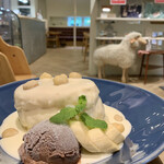 カフェ ヒュッゲ - マカダミアンナッツパンケーキ