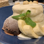 カフェ ヒュッゲ - マカダミアンナッツパンケーキ