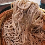 赤久縄 - とろろ蕎麦　770円　の蕎麦　こしが強くて香り高い蕎麦