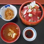 長岡市場食堂 - まぐろ丼