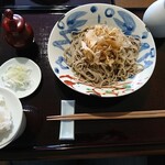 もり蕎麦 太田 - 辛みおろしそばは通常900円。