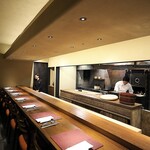 アカ - 上品に作られたカウンター。