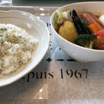 Kuu - 塩トマトスープカレー(+ソーセージ＆野菜、トッピングは半熟卵)