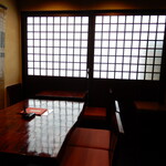 Yokohama Nodaiwa - 格子ガラス戸から明かりが漏れ、料亭のような雰囲気です。