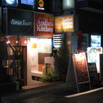 アーンドラ・キッチン - ('12/06) アーンドラ・キッチン外観（土曜の夜ですが21：00にＯｐｅｎ→Ｃｌｏｓｅに札をひっくり返していました）
