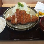 かつ満 - ランチロースかつ定食(税込990円)