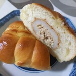 どんぐり - ちくわパン 断面図