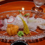 涼を感じるお造り　烏賊と鱧がとても美味しかった。