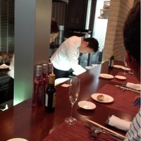 祗園245 - 吉岡シェフ真剣な眼差しで盛り付け
